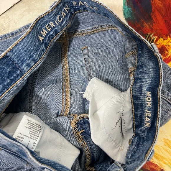American Eagle Distressed Mom Jean Medium Wash High Rise Size 0 - Picture 4 of 7